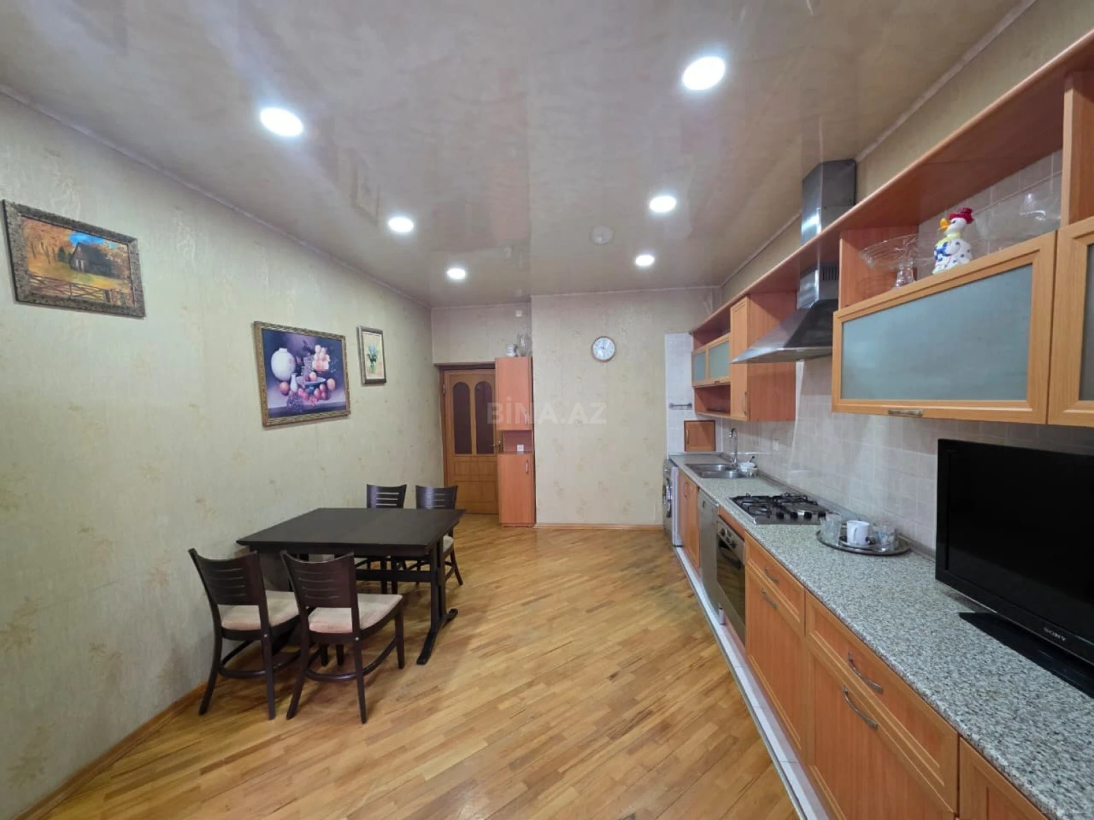 Kirayə verilir 2 otaqlı mənzil 113 m²