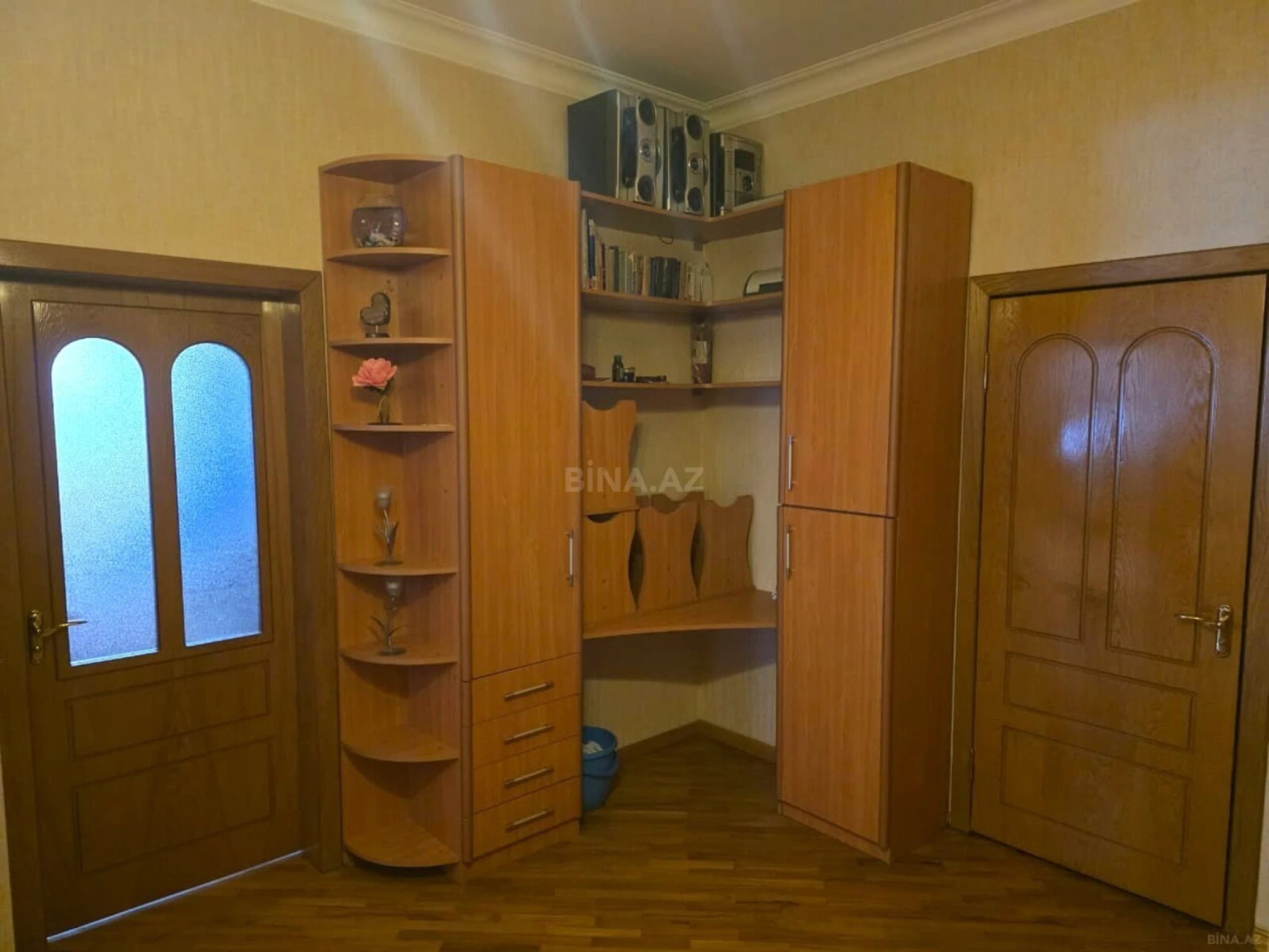 Kirayə verilir 2 otaqlı mənzil 113 m²