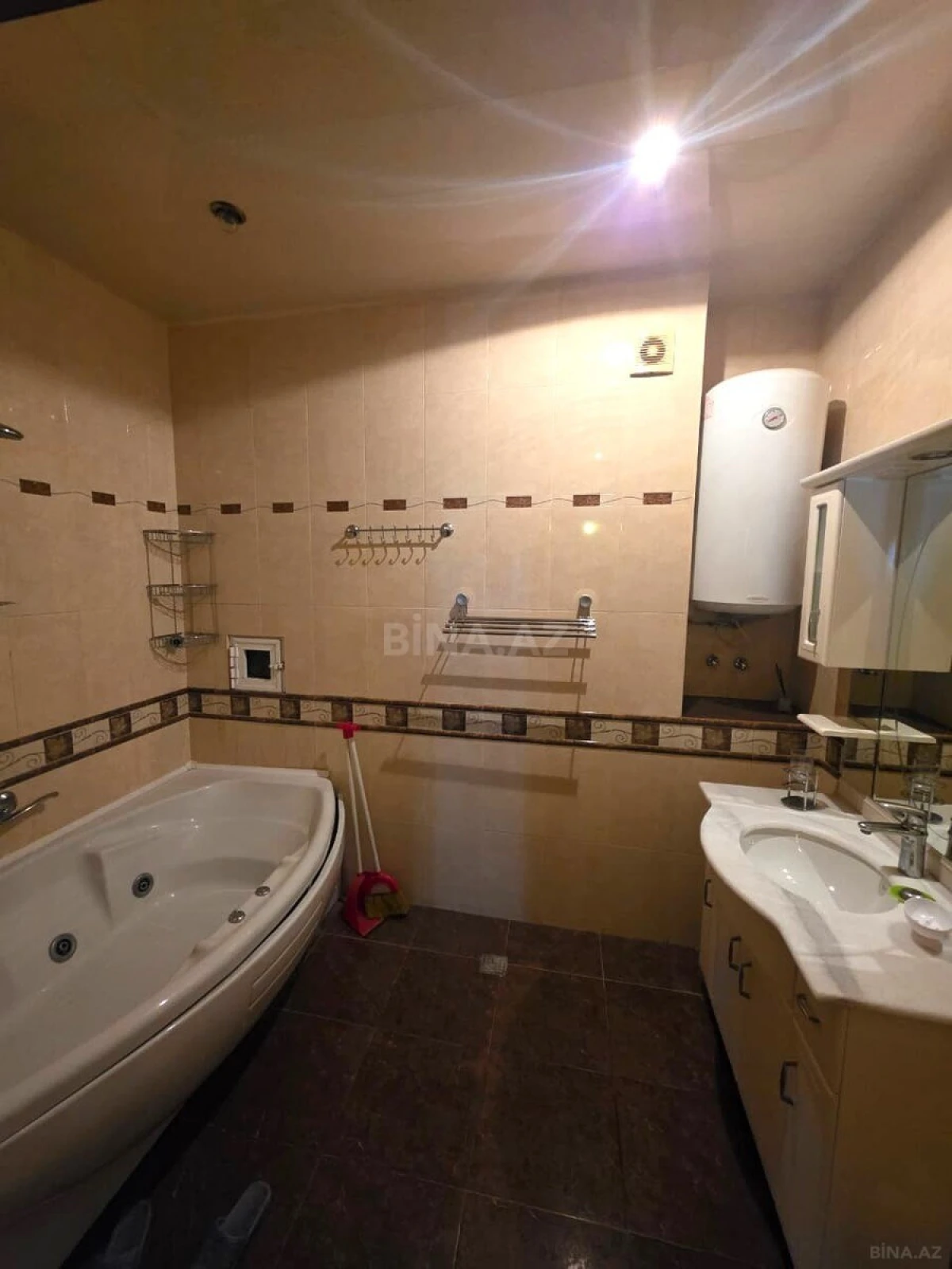 Kirayə verilir 2 otaqlı mənzil 113 m²