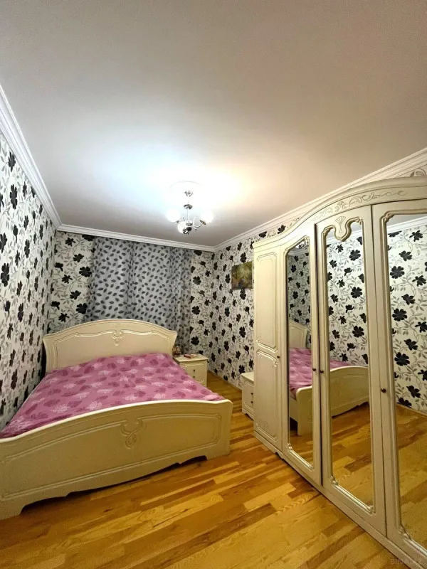 Satılır 2 otaqlı mənzil 82 m²
