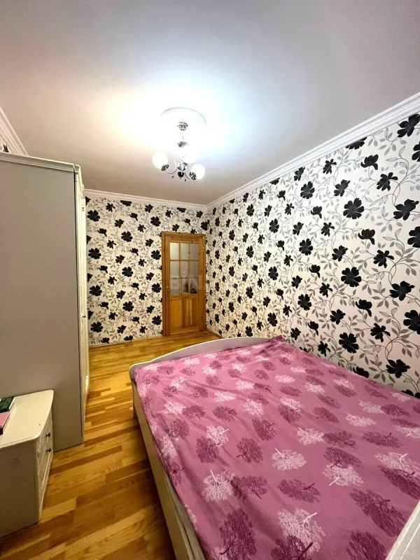 Satılır 2 otaqlı mənzil 82 m²