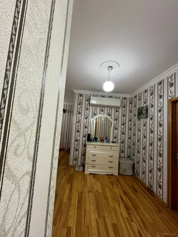Satılır 2 otaqlı mənzil 82 m²