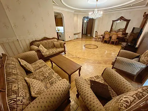 Kirayə verilir 3 otaqlı mənzil 120 m² — Bakı 3 otaq 120.00 m²