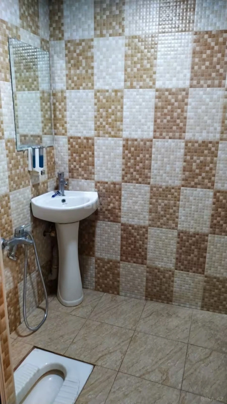 Kirayə verilir 6 otaqlı mənzil 100 m²