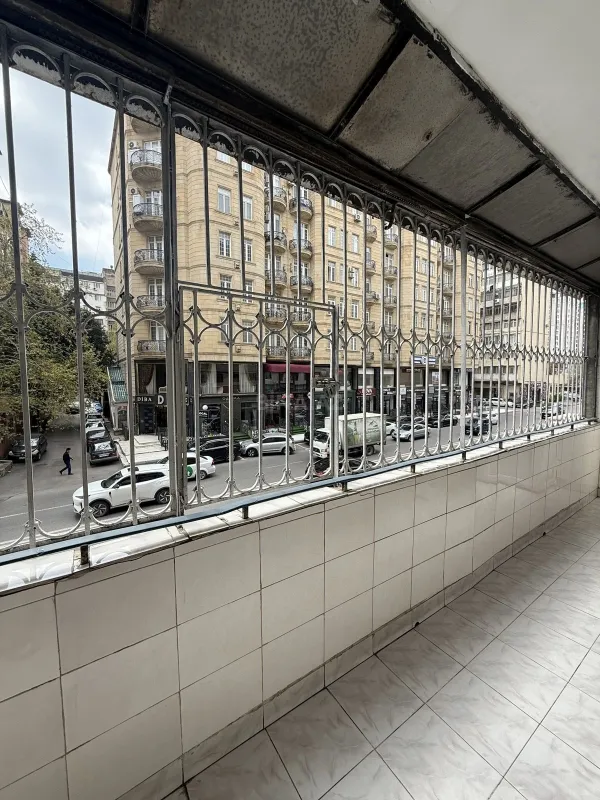 Satılır 4 otaqlı mənzil 101 m²