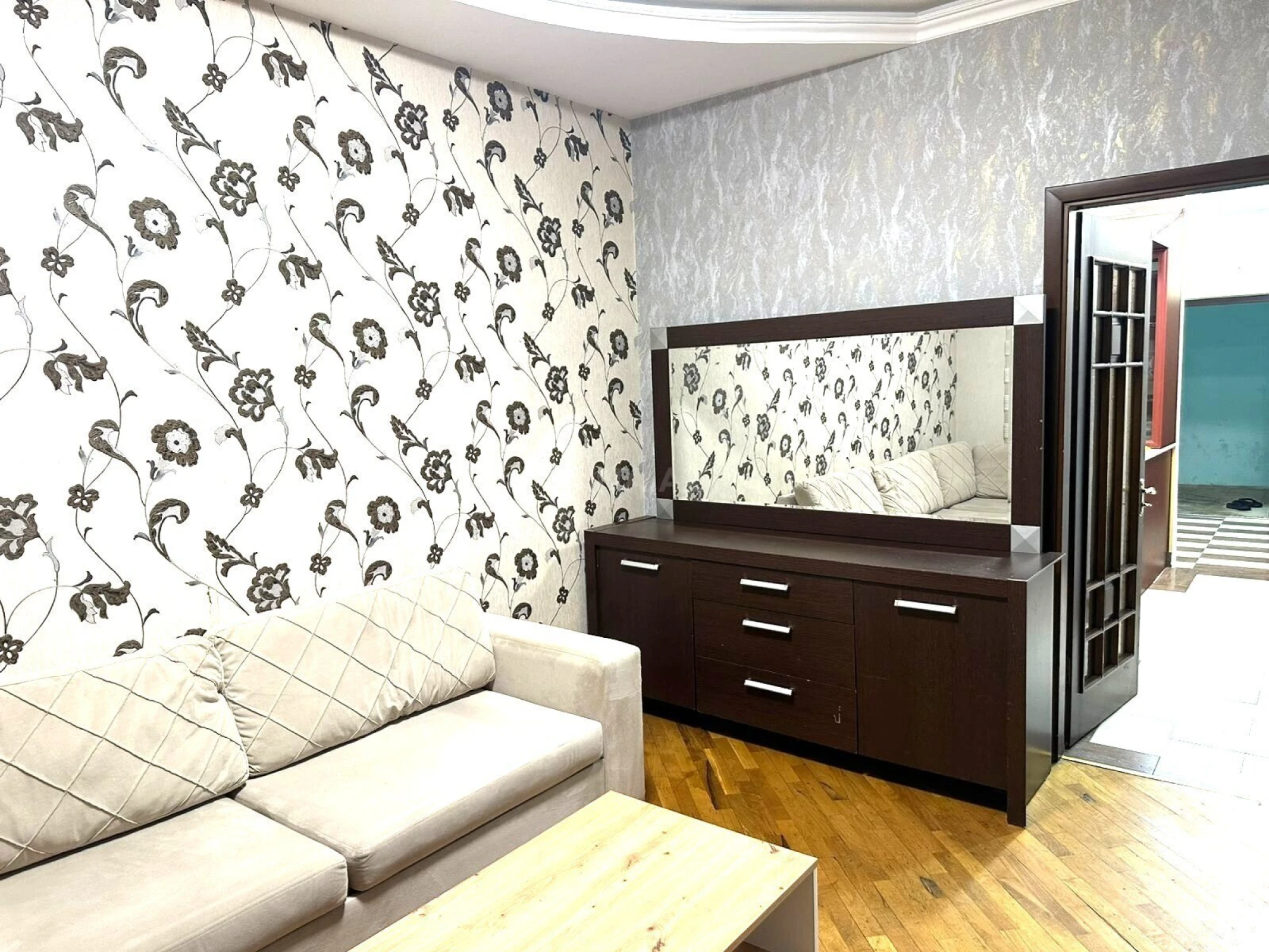 Kirayə verilir 2 otaqlı mənzil 67 m²