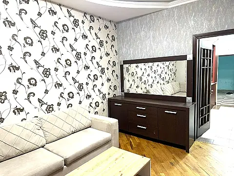 Kirayə verilir 2 otaqlı mənzil 67 m²
