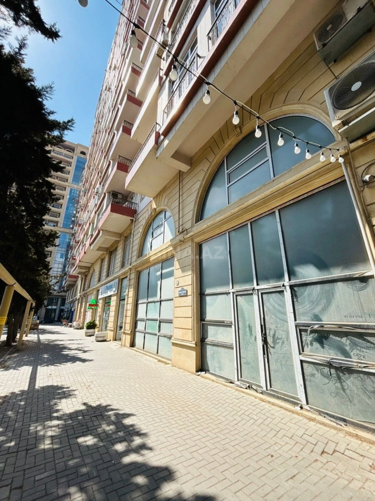 Satılır obyekt 253 m²