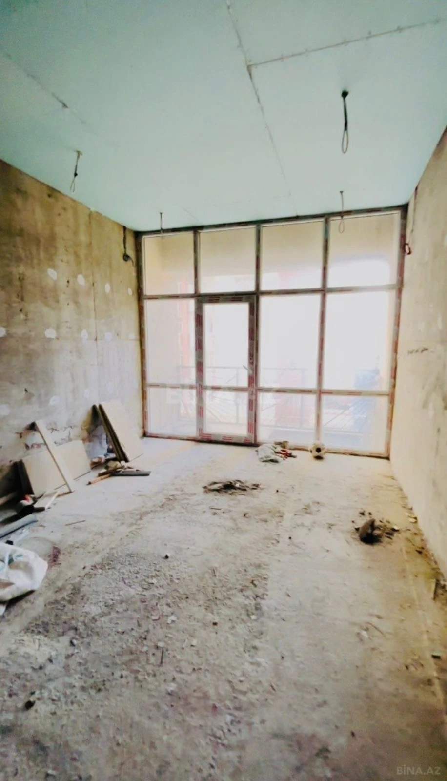 Satılır obyekt 253 m²