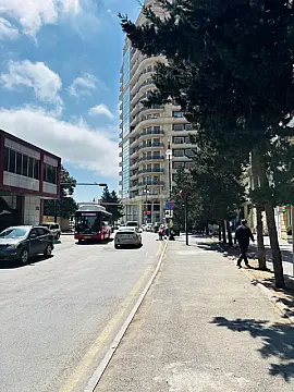 Satılır obyekt 253 m²