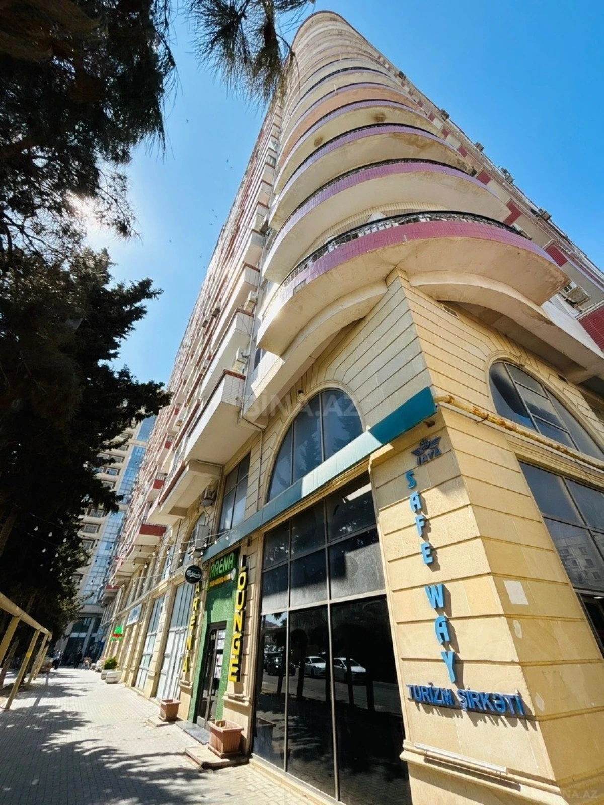 Satılır obyekt 253 m²