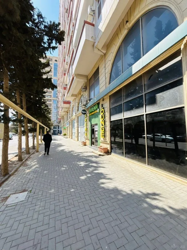 Satılır obyekt 253 m²