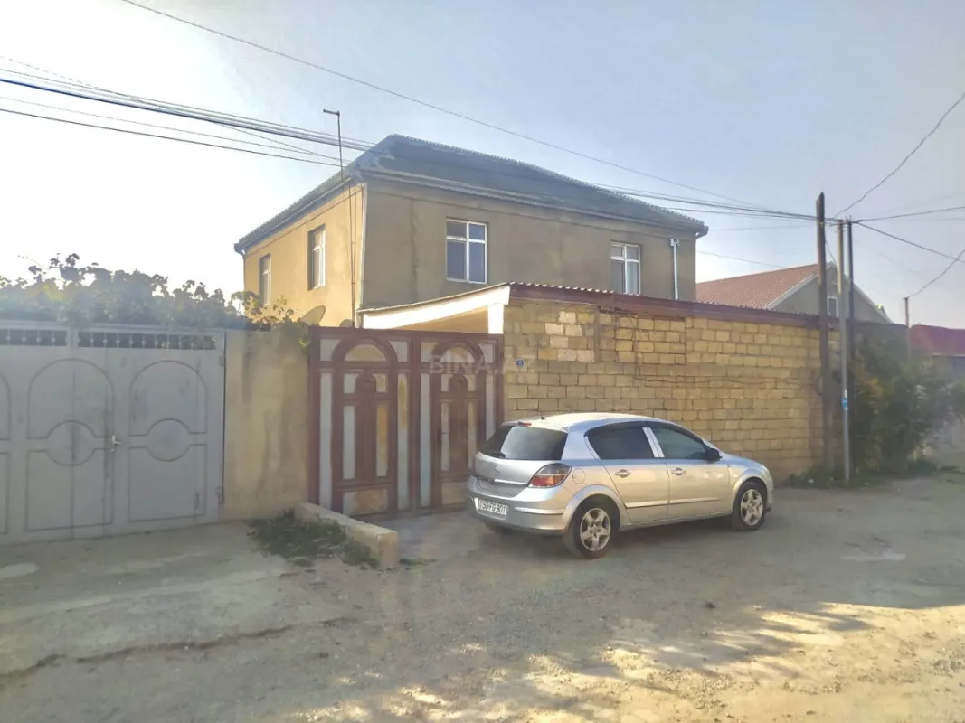 Satılır 5 otaqlı həyət evi 200 m²