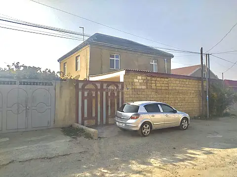 Satılır 5 otaqlı həyət evi 200 m²