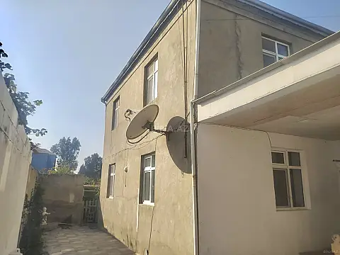 Satılır 5 otaqlı həyət evi 200 m²