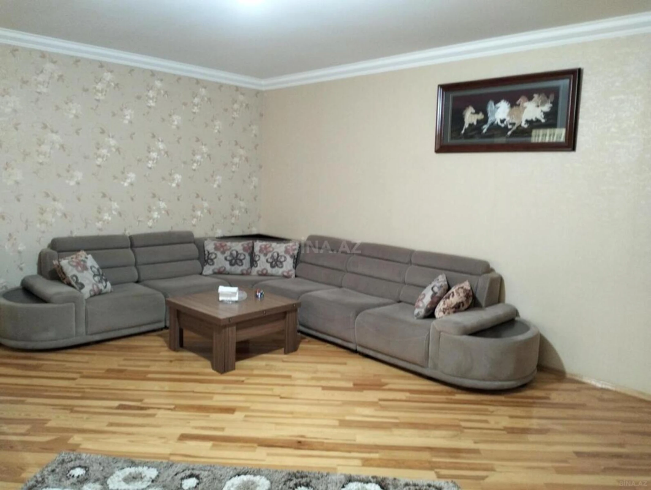 Satılır 5 otaqlı mənzil 120 m²