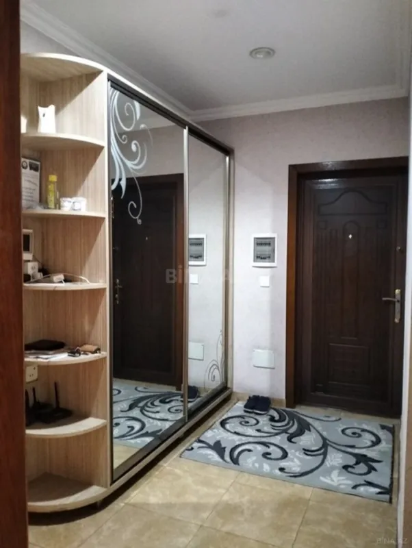 Satılır 5 otaqlı mənzil 120 m²