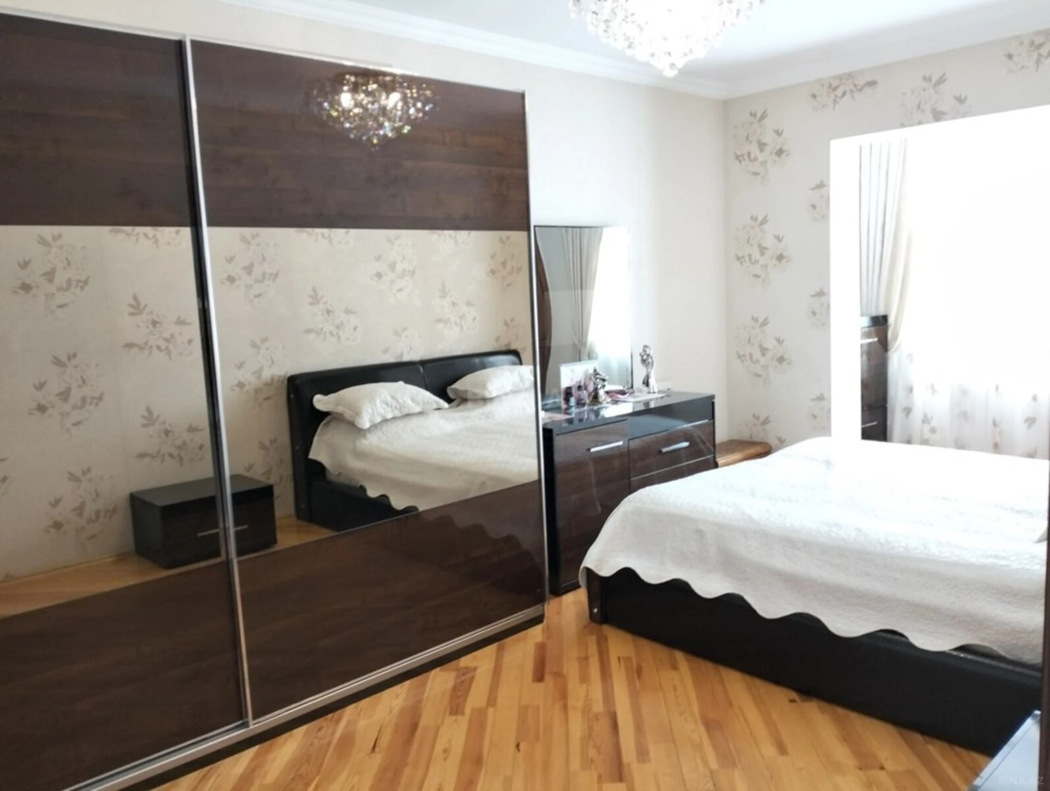 Satılır 5 otaqlı mənzil 120 m²