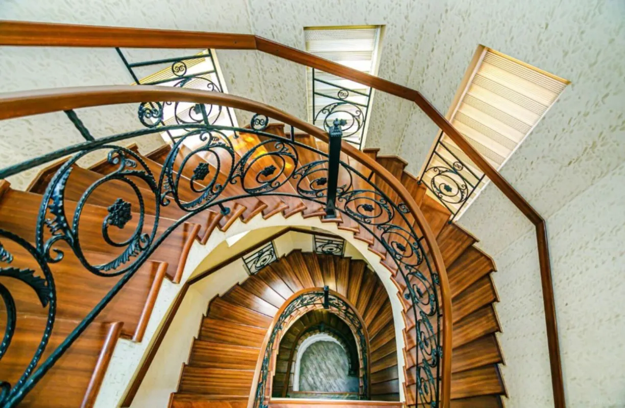 Kirayə verilir 9 otaqlı həyət evi 600 m²