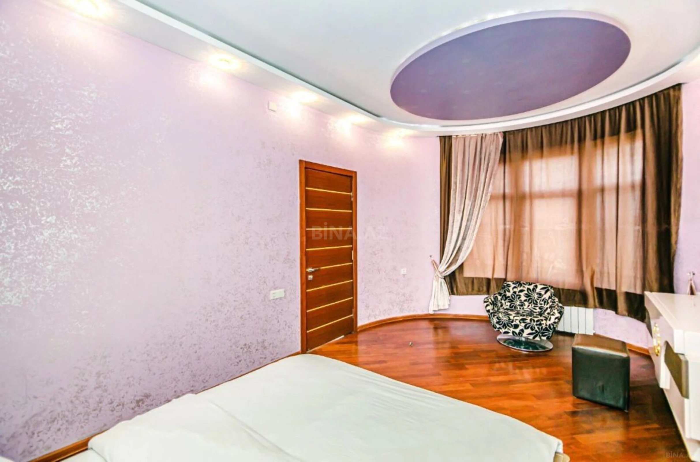 Kirayə verilir 9 otaqlı həyət evi 600 m²