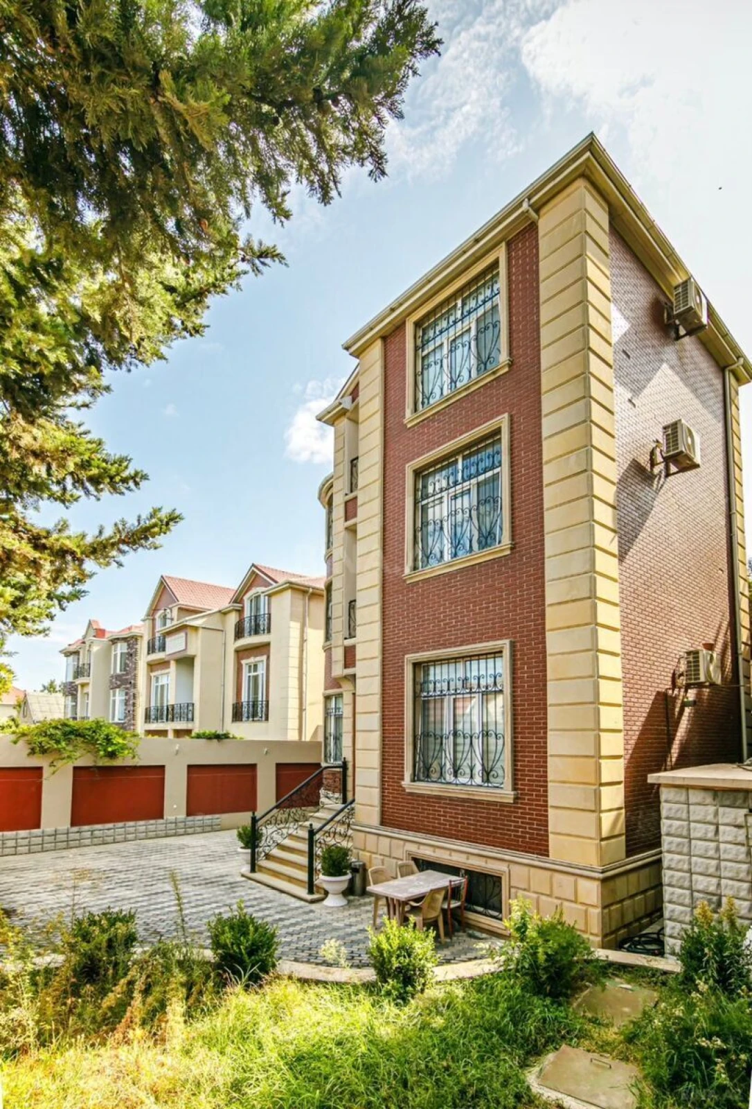 Kirayə verilir 9 otaqlı həyət evi 600 m²