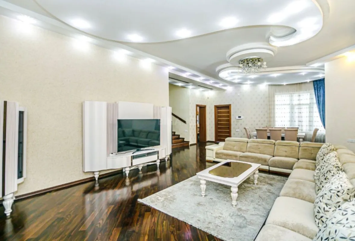 Kirayə verilir 9 otaqlı həyət evi 600 m²