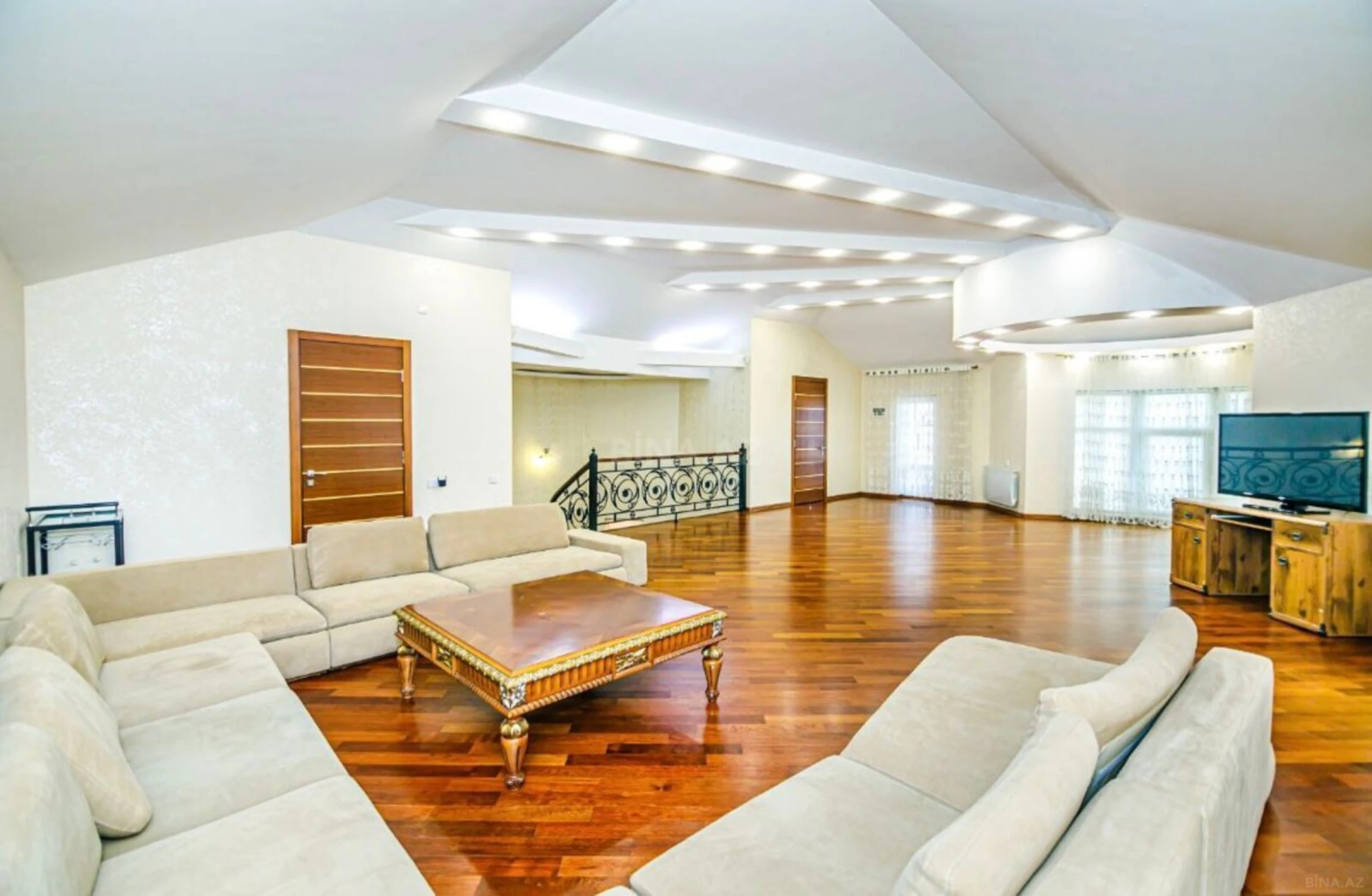 Kirayə verilir 9 otaqlı həyət evi 600 m²