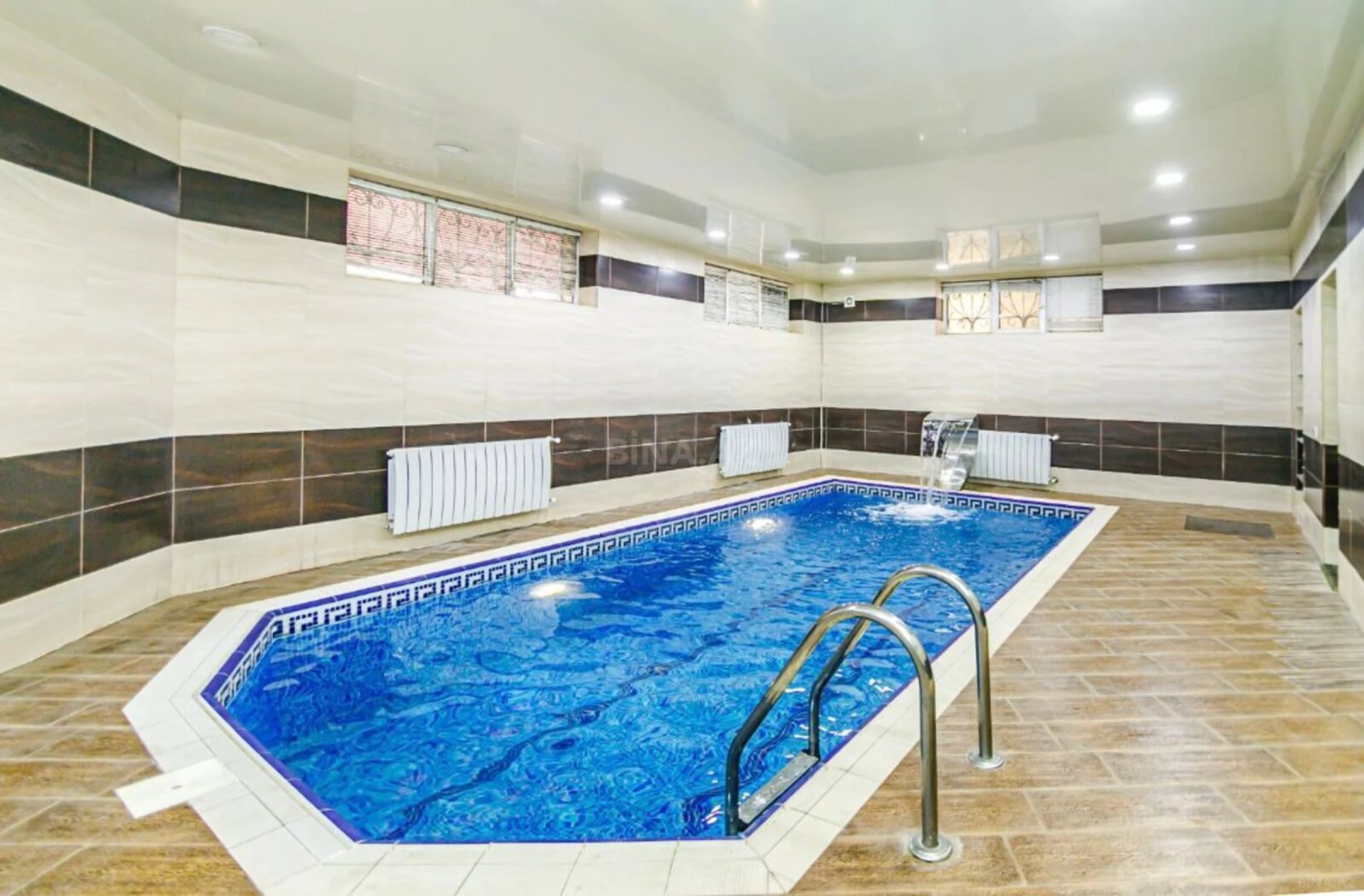 Kirayə verilir 9 otaqlı həyət evi 600 m²