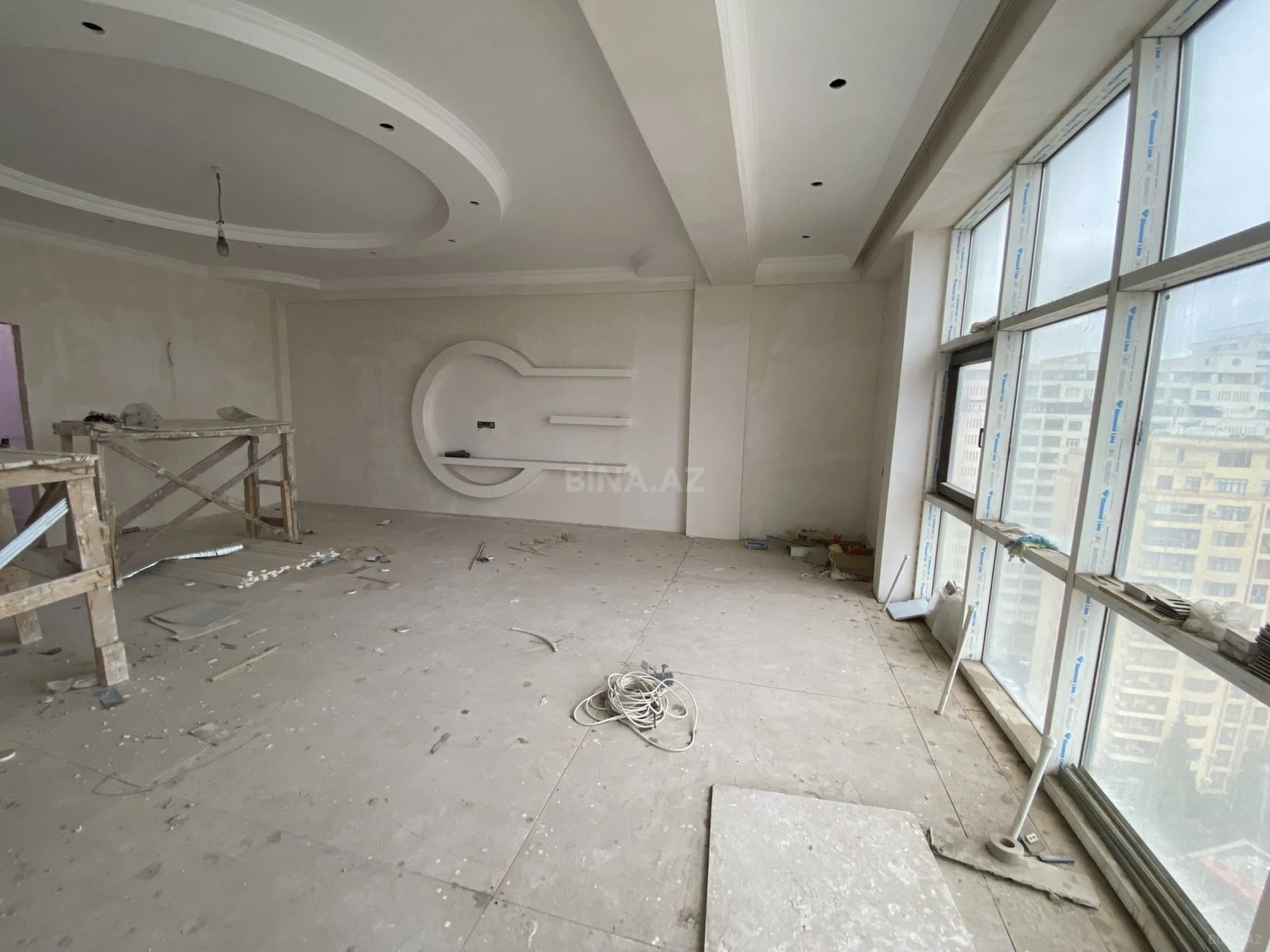 Satılır 3 otaqlı mənzil 175 m²