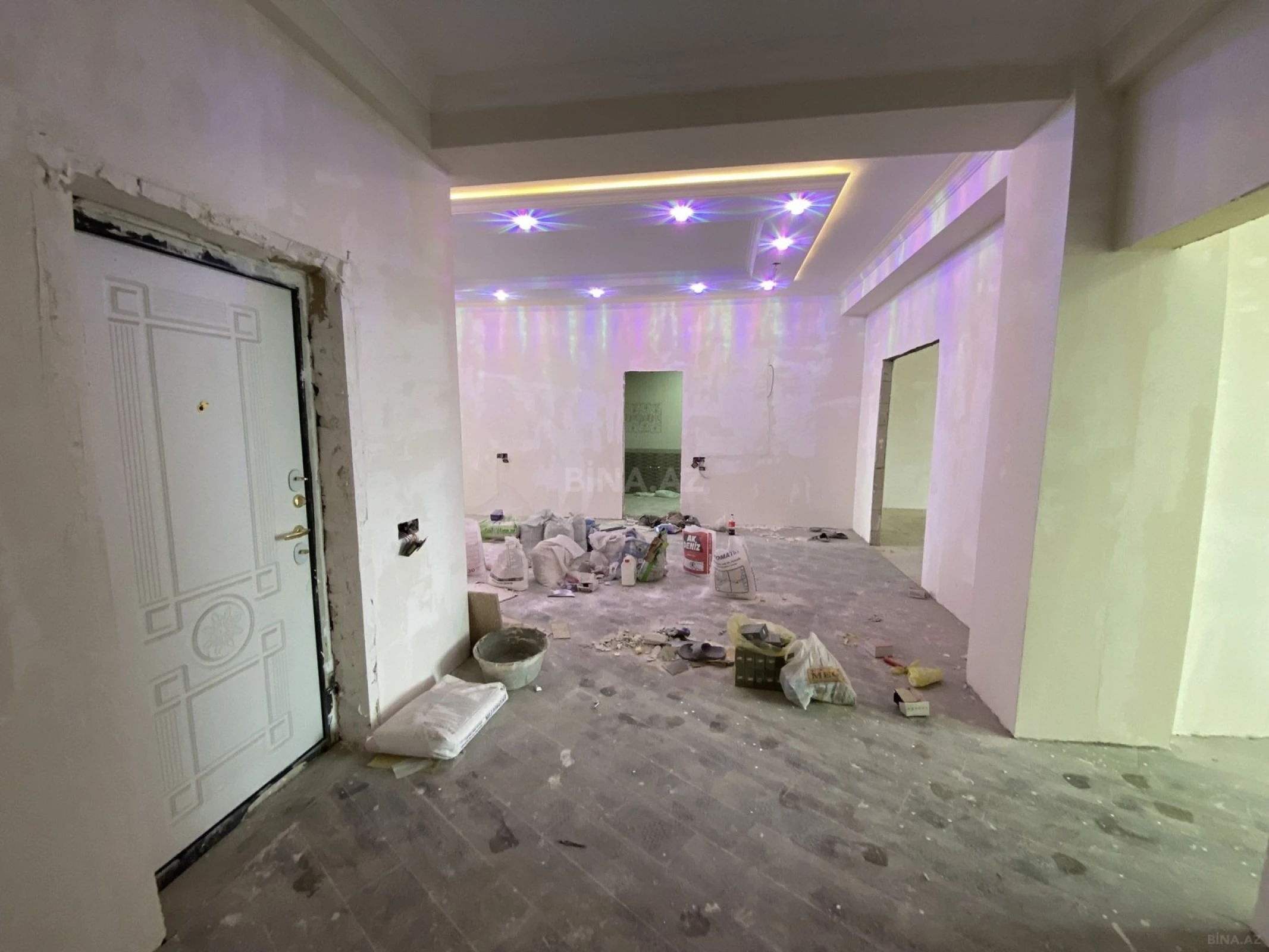 Satılır 3 otaqlı mənzil 175 m²