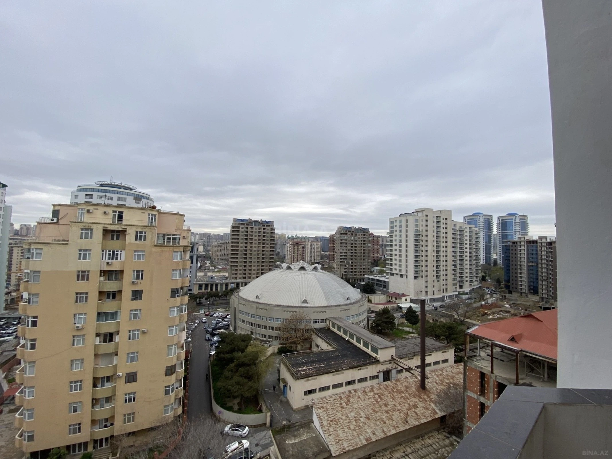 Satılır 3 otaqlı mənzil 175 m²
