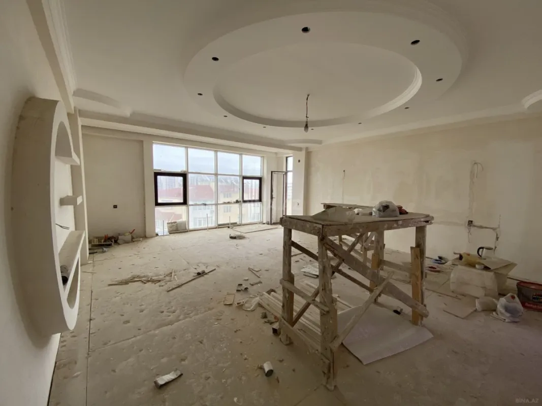 Satılır 3 otaqlı mənzil 175 m²