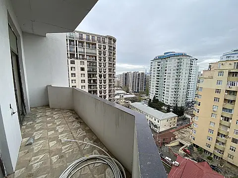 Satılır 3 otaqlı mənzil 175 m²