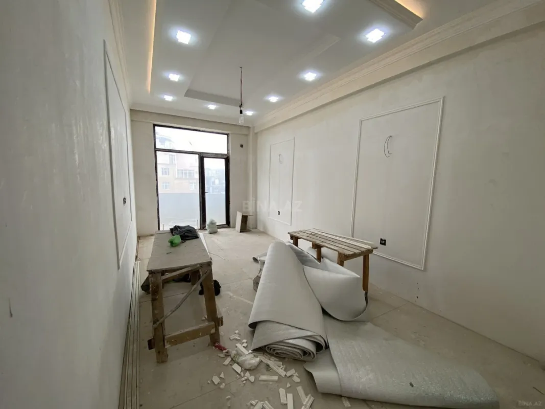 Satılır 3 otaqlı mənzil 175 m²