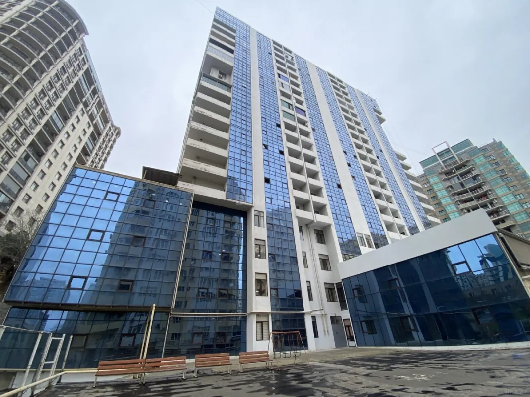 Satılır 3 otaqlı mənzil 175 m²