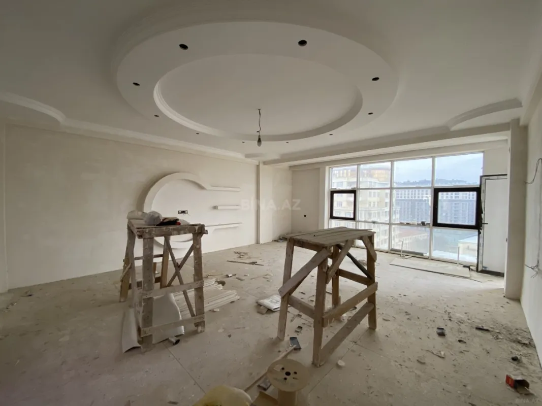 Satılır 3 otaqlı mənzil 175 m²