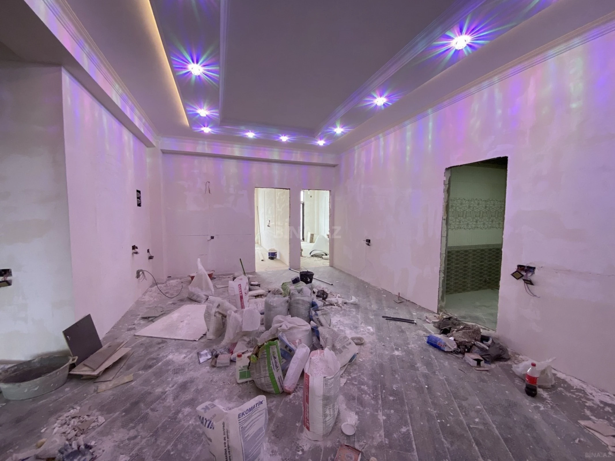 Satılır 3 otaqlı mənzil 175 m²