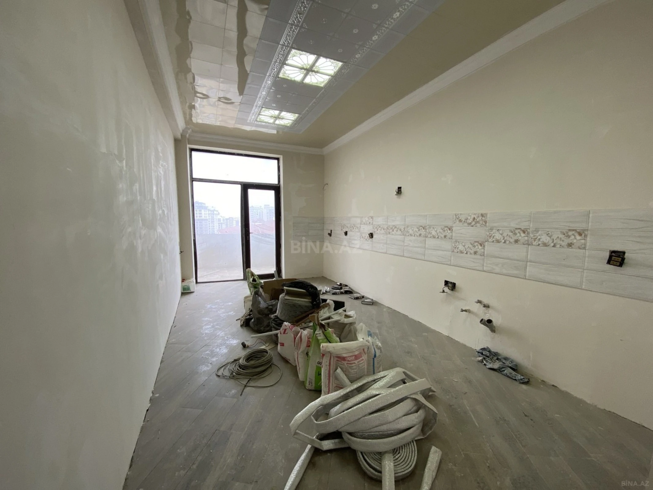 Satılır 3 otaqlı mənzil 175 m²