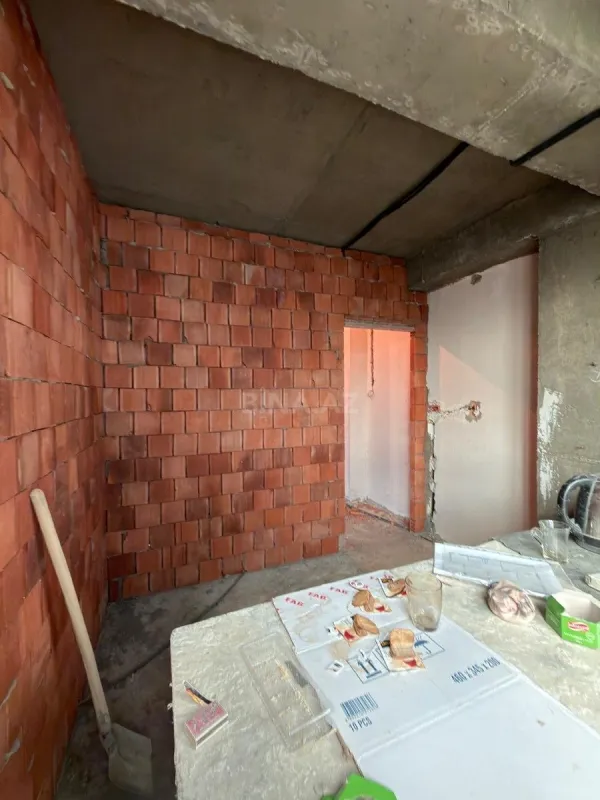 Satılır 4 otaqlı mənzil 135 m²
