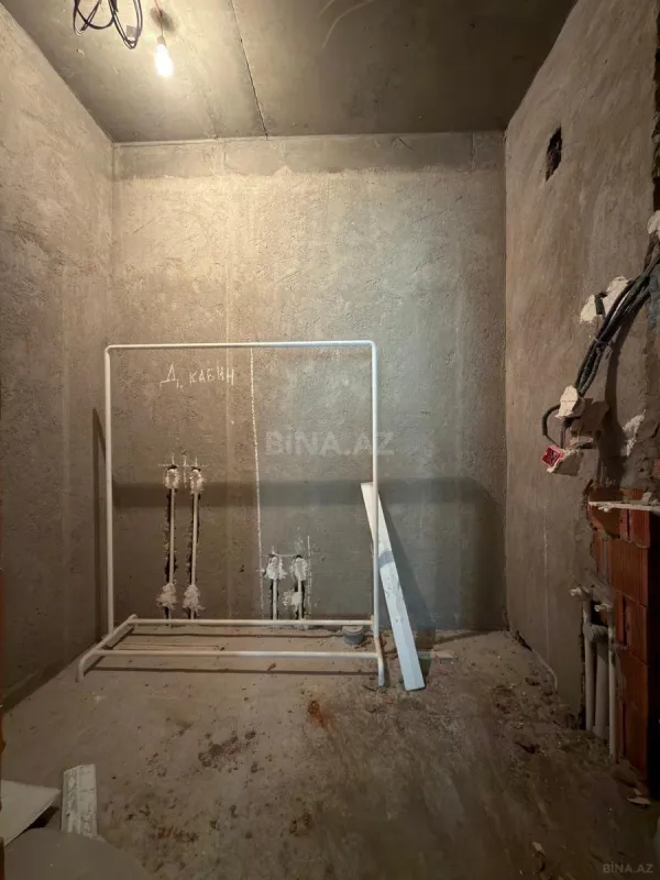 Satılır 4 otaqlı mənzil 135 m²