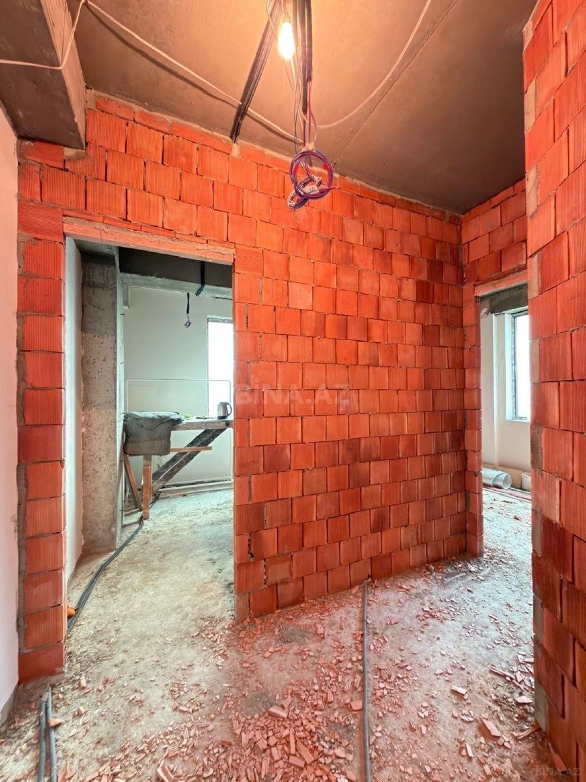 Satılır 4 otaqlı mənzil 135 m²