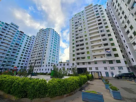 Satılır 4 otaqlı mənzil 135 m²