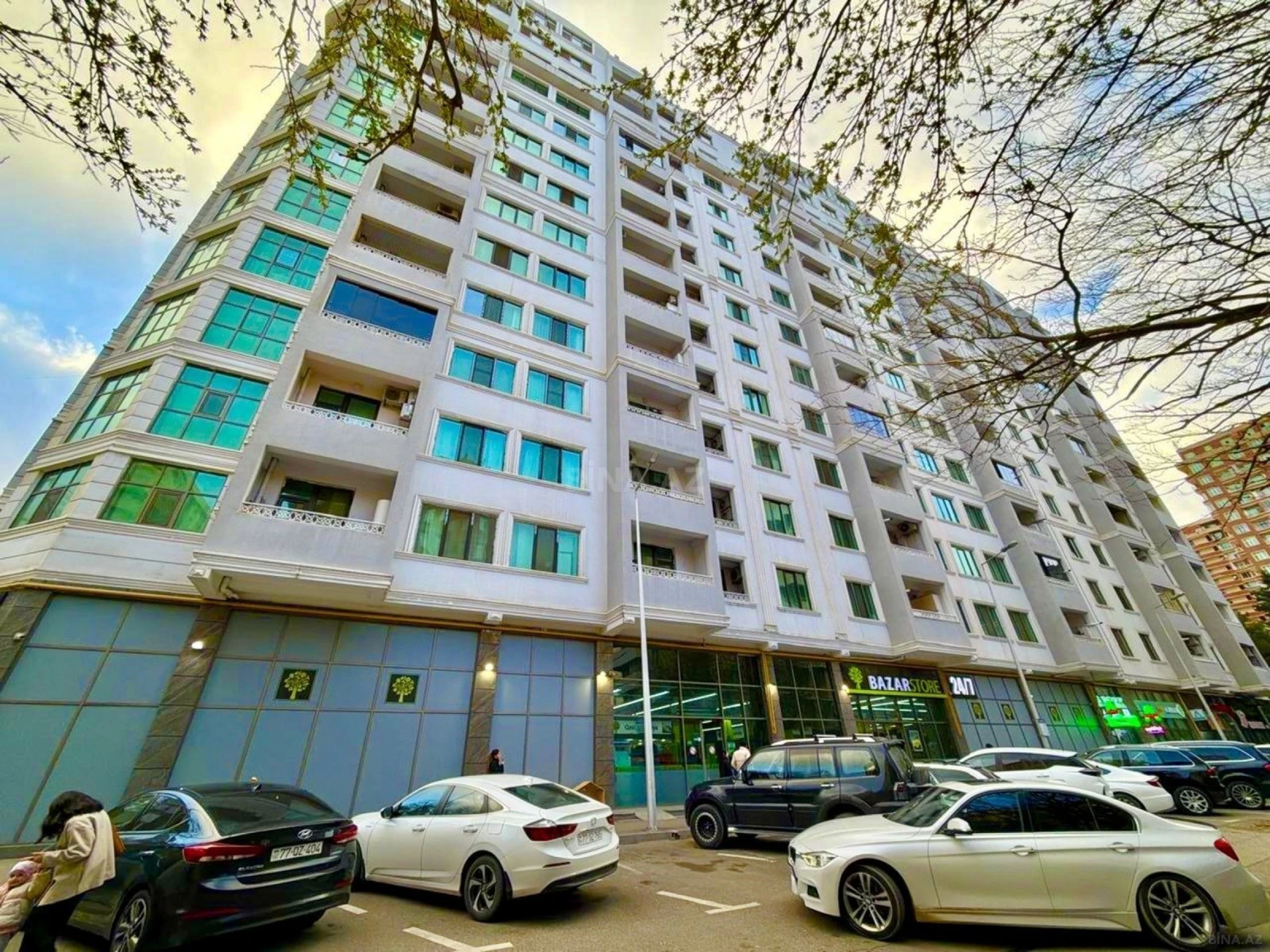 Satılır 4 otaqlı mənzil 135 m²