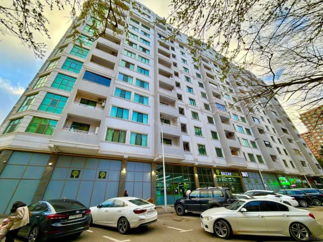 Satılır 4 otaqlı mənzil 135 m²