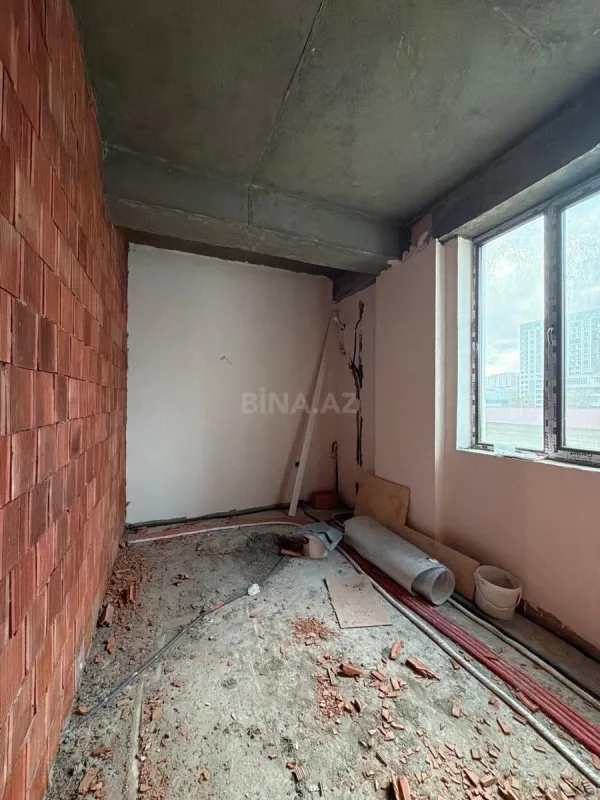 Satılır 4 otaqlı mənzil 135 m²