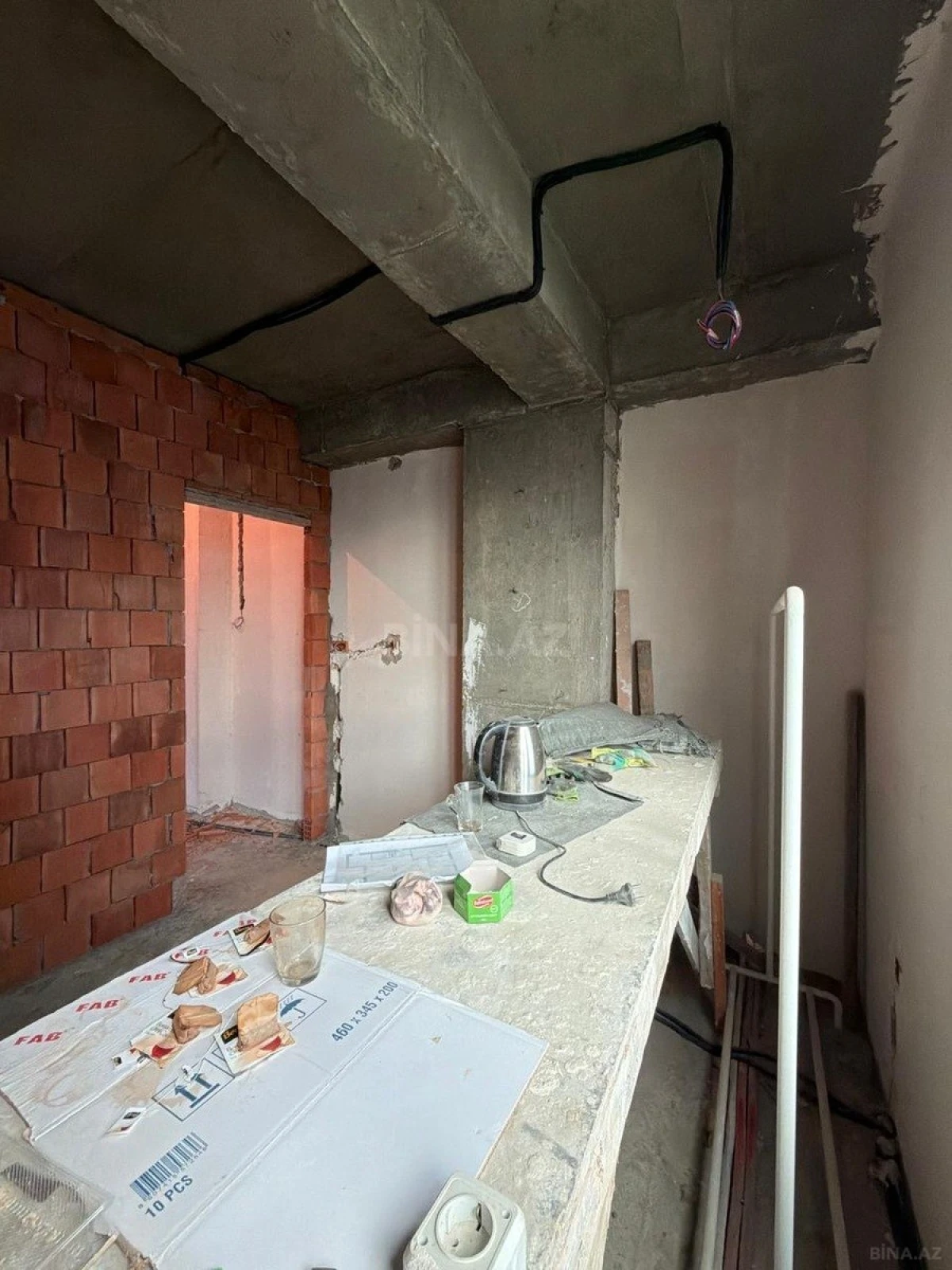 Satılır 4 otaqlı mənzil 135 m²