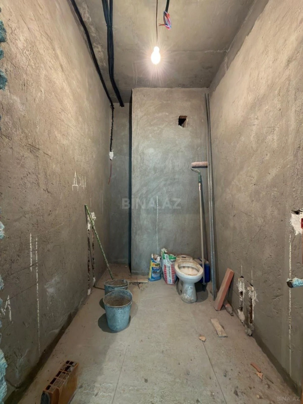 Satılır 4 otaqlı mənzil 135 m²