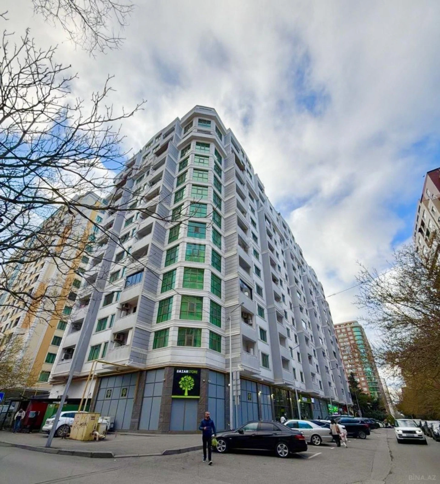 Satılır 4 otaqlı mənzil 135 m²