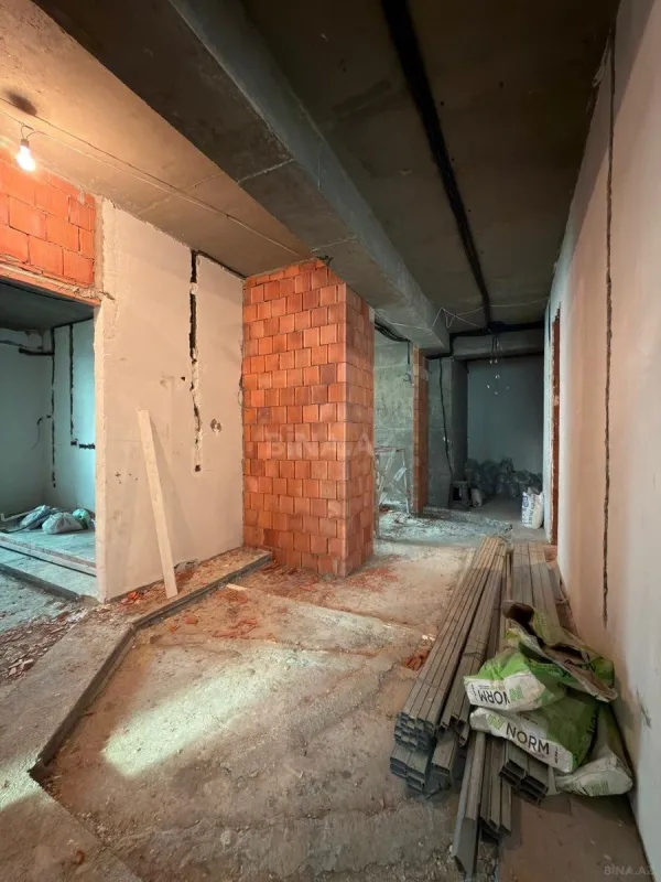 Satılır 4 otaqlı mənzil 135 m²