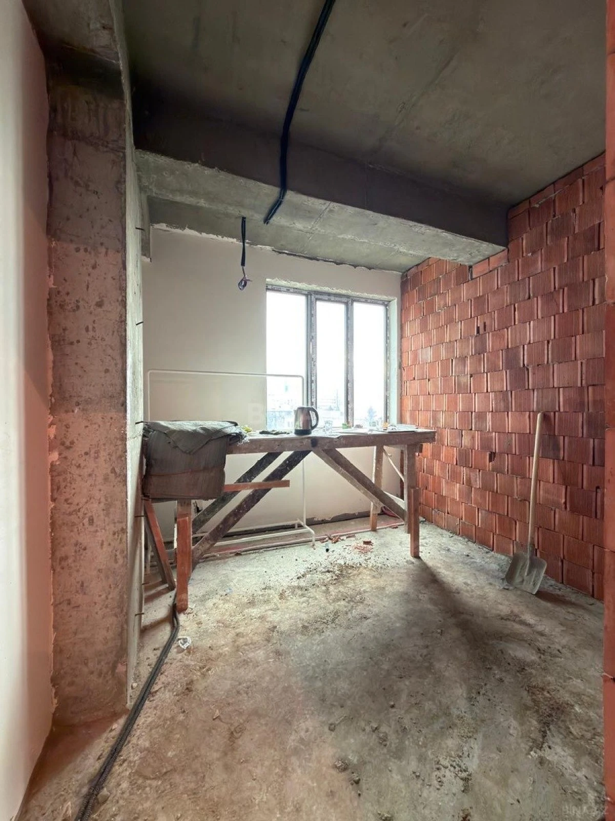 Satılır 4 otaqlı mənzil 135 m²